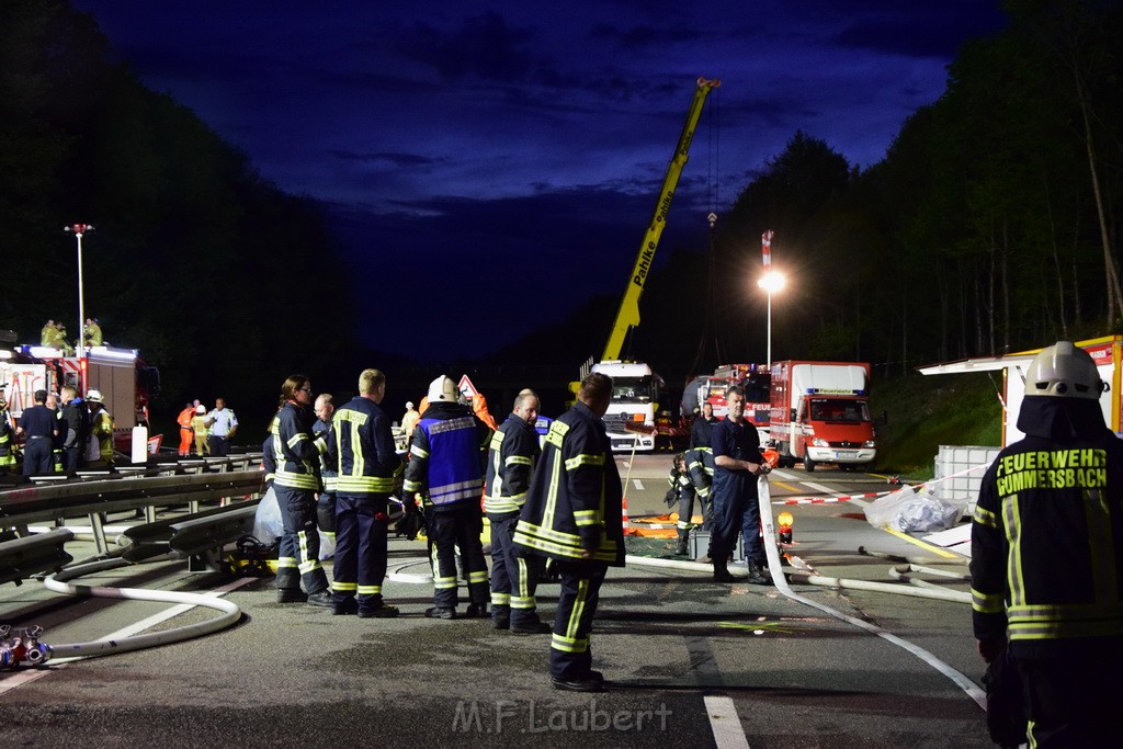 VU Gefahrgut LKW umgestuerzt A 4 Rich Koeln Hoehe AS Gummersbach P624.JPG - Miklos Laubert